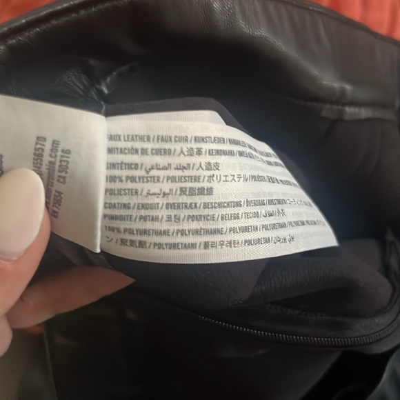 Hollister faux leather skirt, size large - Picture 5 of 5